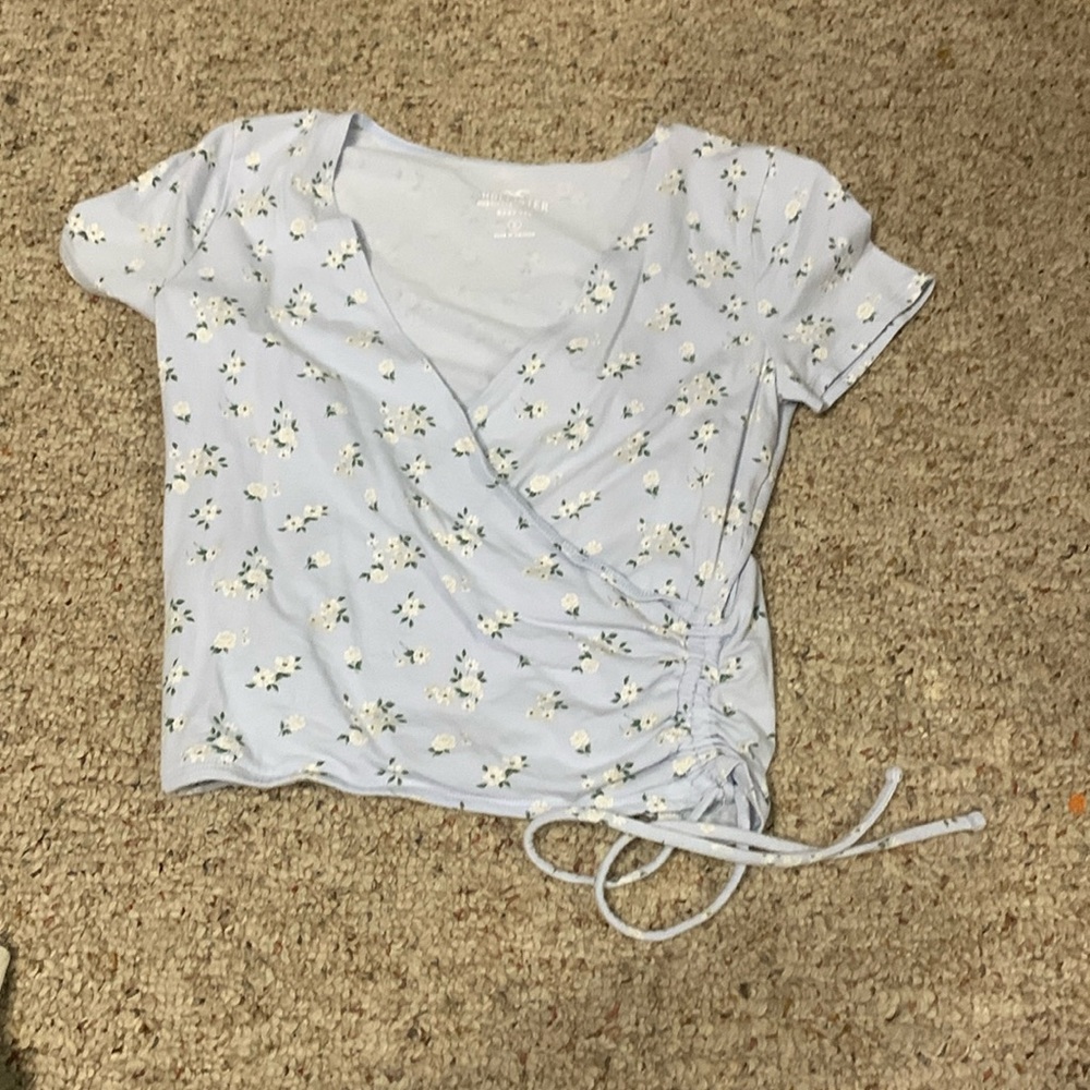 Hollister t shirt